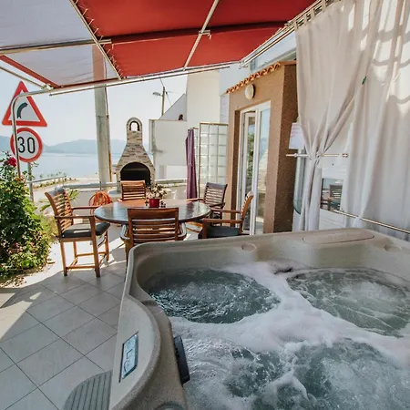 Σπίτι διακοπών In Arbanija With Sea Views, Cleaning Included *