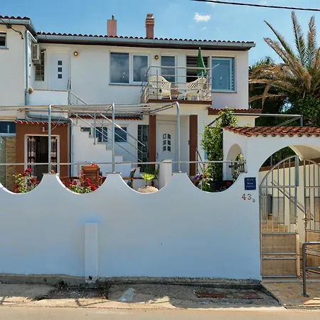 In Arbanija With Sea Views, Cleaning Included Σπίτι διακοπών *