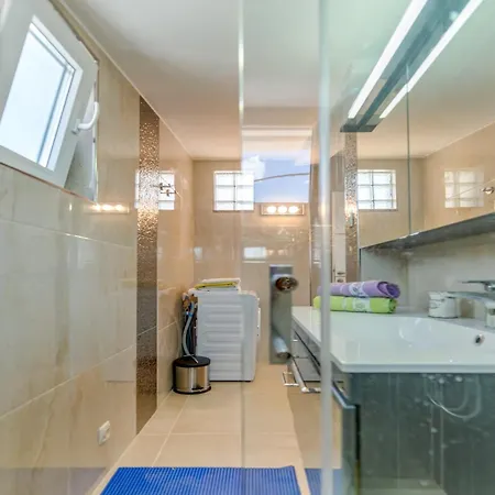 In Arbanija With Sea Views, Cleaning Included Σπίτι διακοπών *
