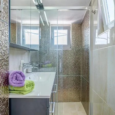Σπίτι διακοπών In Arbanija With Sea Views, Cleaning Included Τρογκίρ