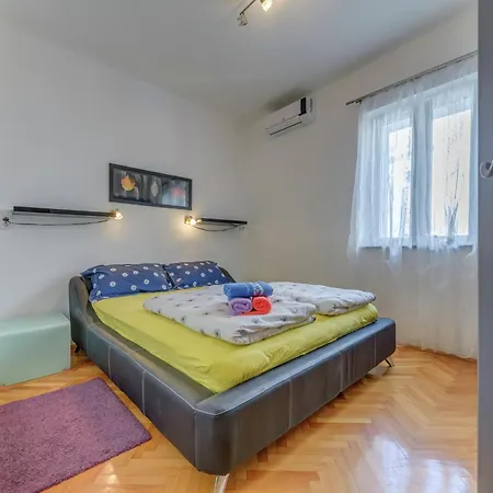 Ferienhaus In Arbanija With Sea Views, Cleaning Included Trogir